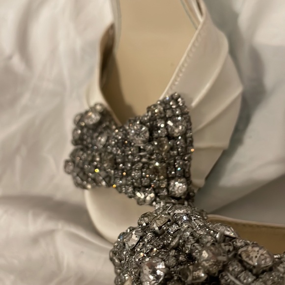 Blue by Betsey Johnson wedding satin heel 6.5 with jeweled bow GOWN - Picture 5 of 7